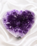Amethyst-Herz – Kristall für Ruhe, Intuition & innere Balance